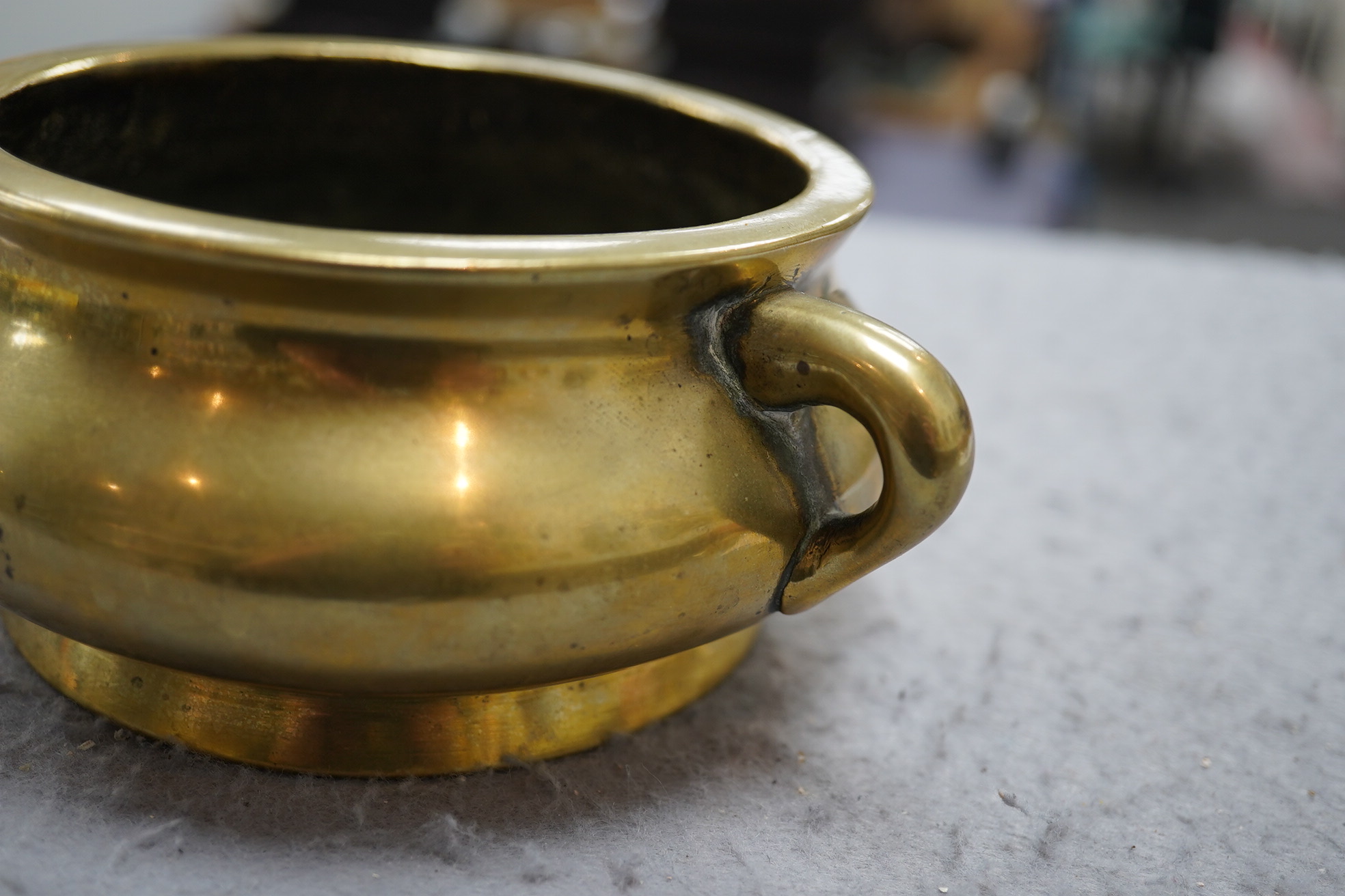 A Chinese bronze censer, gui, Xuande mark, 18th/19th century